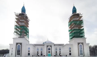 Мечеть Гадбрахмана Утыз Имяни [Съемка фасада]. 1 из 3