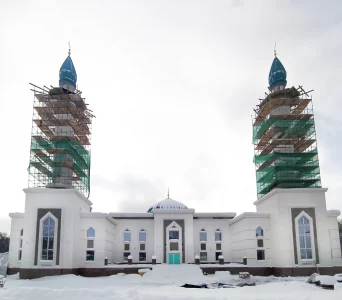 Мечеть Гадбрахмана Утыз Имяни [Съемка фасада]. 1 из 3